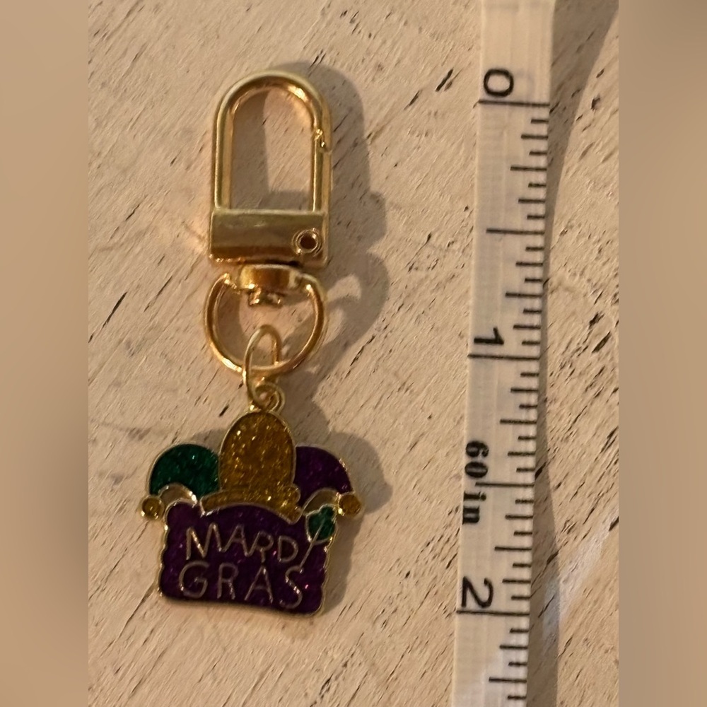 ๐๐๐ Mardi Gras Themed Keychain /Bag Charm with Purple, Green, and Gold Accents - Picture 4 of 6